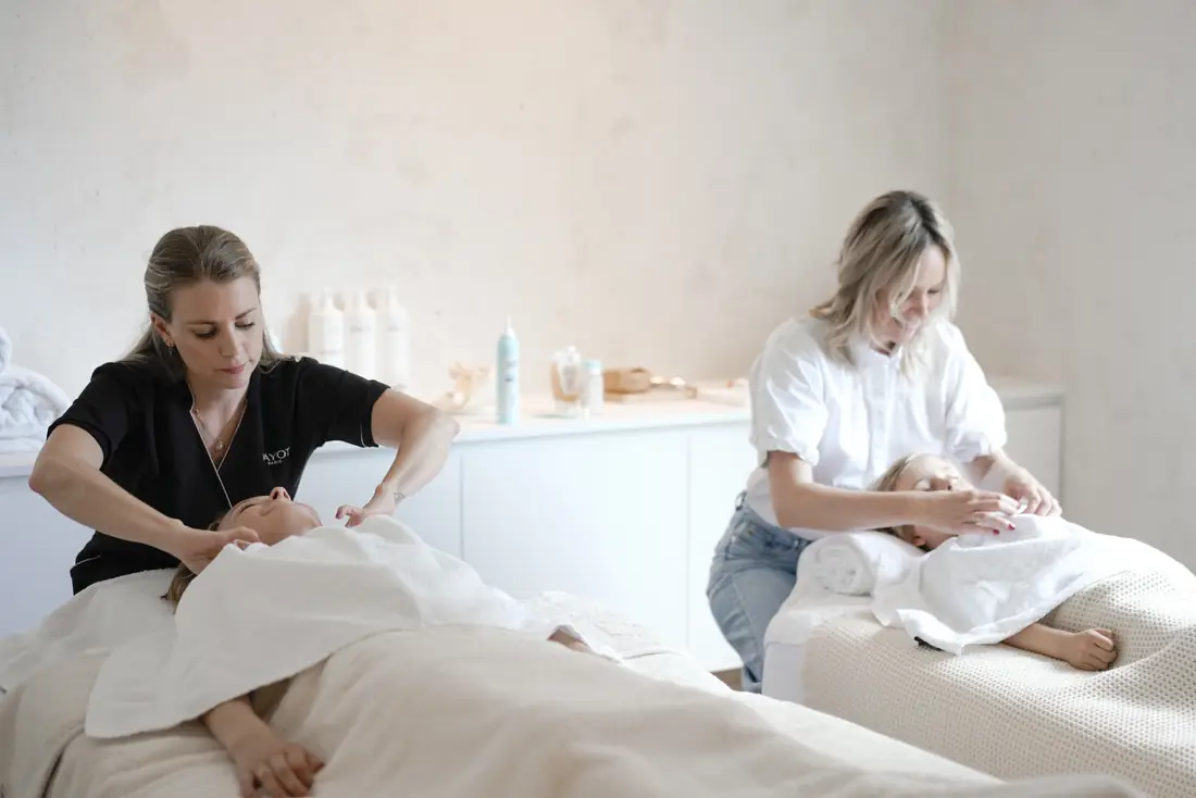 La cabine duo de La Maison Cocoon : deux soins du visage en même temps